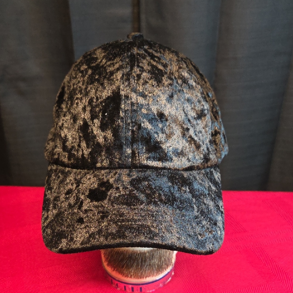Velvet Cap With Bow In Back